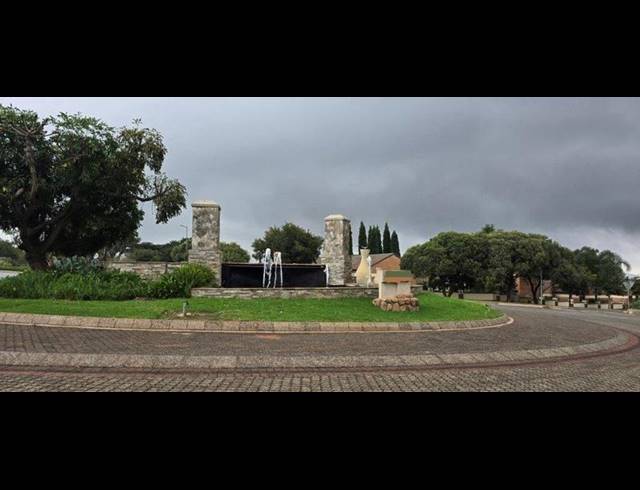 2 BEDROOM APARTMENT FOR SALE IN MOOIKLOOF RIDGE ESTATE